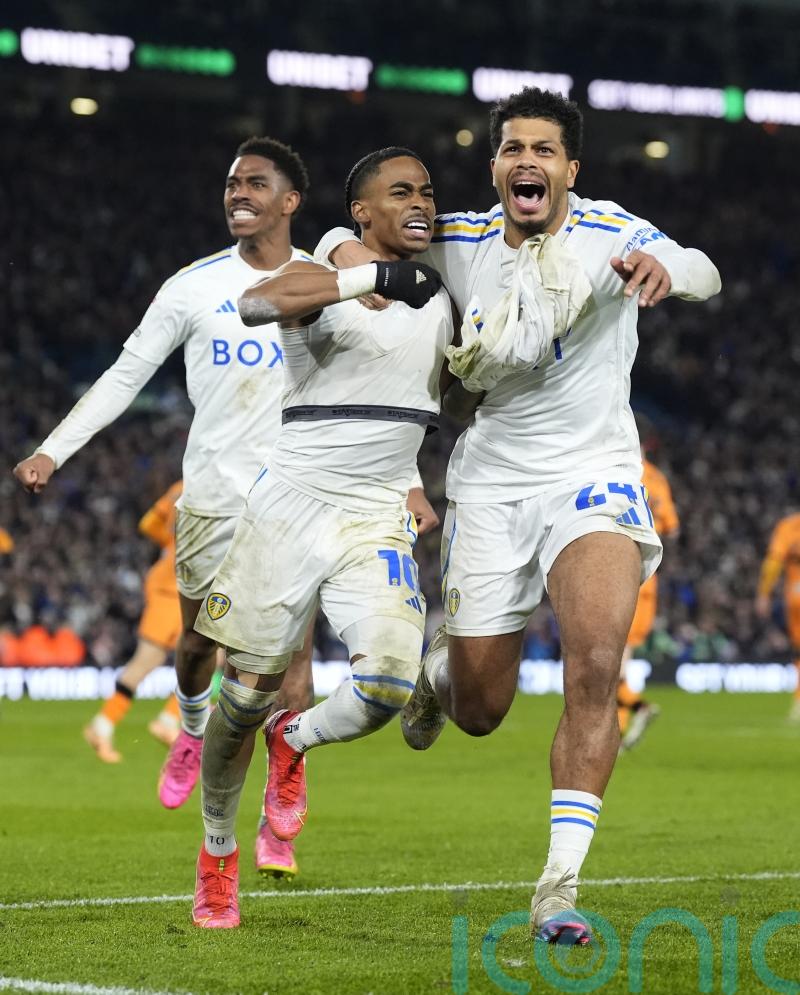 Leeds leave it late to see off Hull and climb into Championship top two