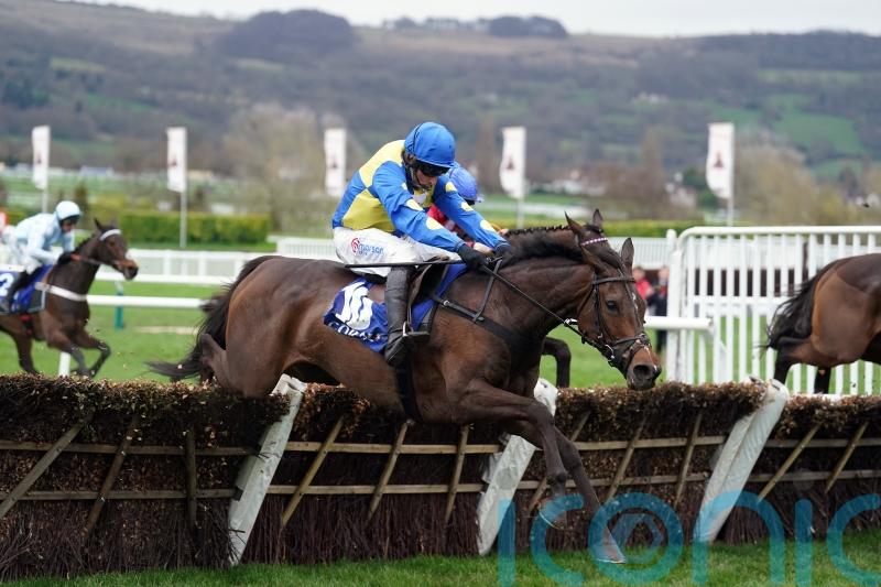 Langer Dan takes top-level test at Aintree