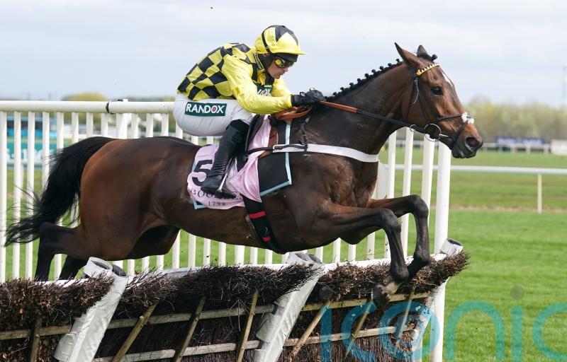 Henderson back in business as Sir Gino strikes at Aintree