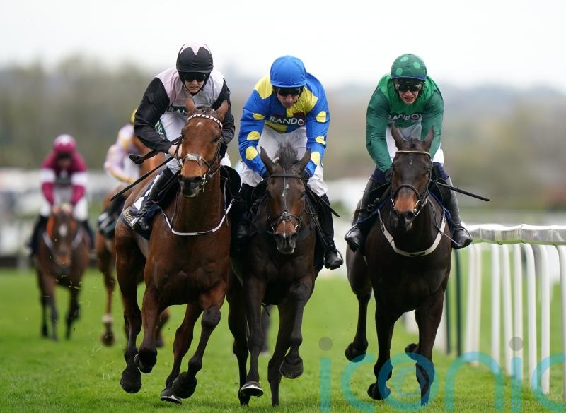 Impaire Et Passe pips Bob Olinger and survives inquiry