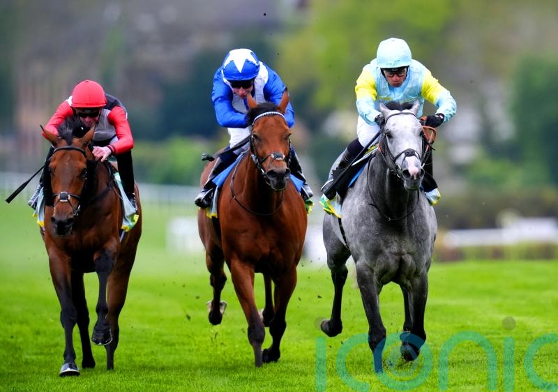 Charyn powers home to claim convincing Mile victory