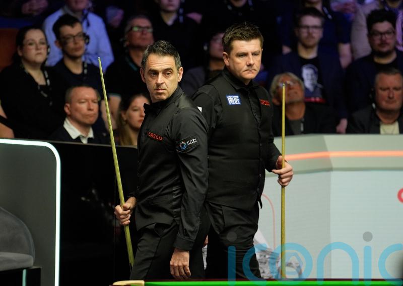 Ronnie O&rsquo;Sullivan closes in on World Championship quarter-final spot