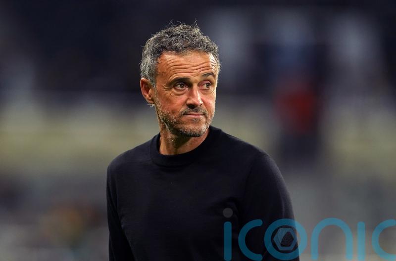 Luis Enrique urges Paris St Germain players to keep calm in bid to reach final