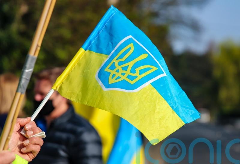 Ministers signal change to payments for Ukrainians