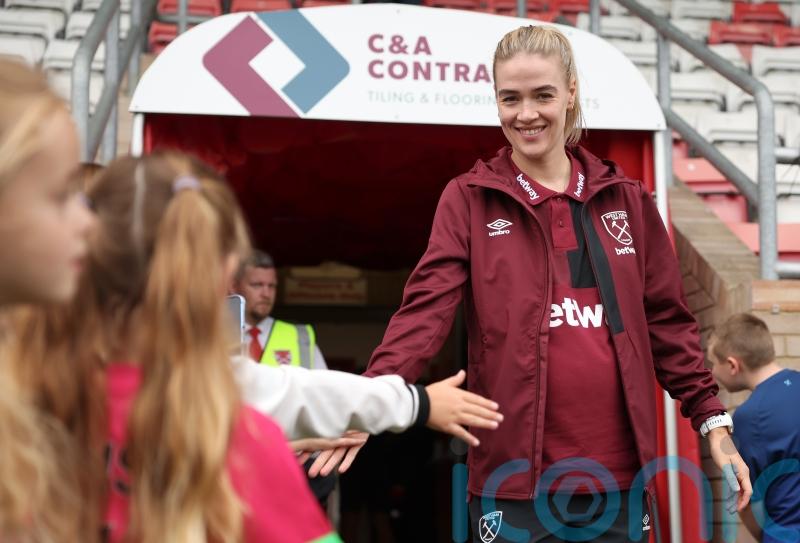 West Ham midfielder Dagny Brynjarsdottir signs one-year extension