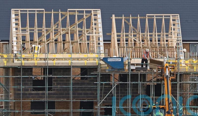 Minister vows to examine Housing Commission recommendations