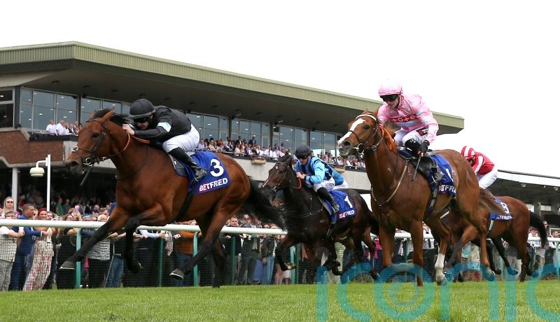 Kerdos lunges to Temple Stakes success