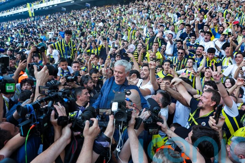 Jose Mourinho makes &lsquo;zero promises&rsquo; but &lsquo;dream&rsquo; is for Fenerbahce to win title