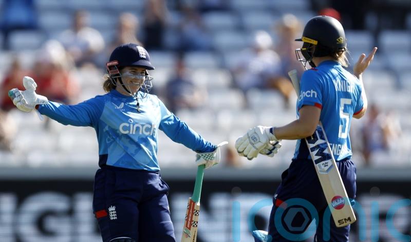 England ease to victory in opening ODI against New Zealand