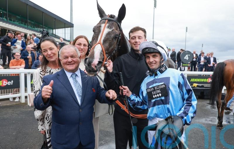 Ellison eyeing big-race double with Onesmoothoperator