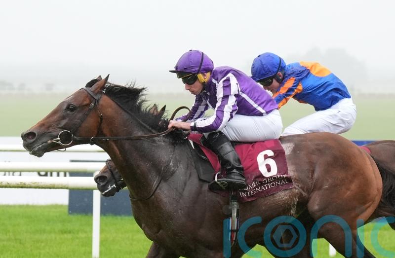 London towers over Curragh Cup rivals late in the day