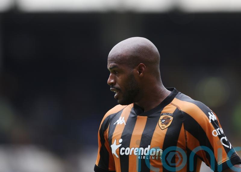 Hull snatch point with late Oscar Estupinan penalty