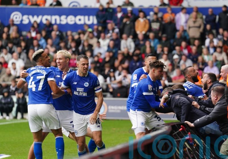Callum Robinson&rsquo;s late equaliser earns Cardiff a point in derby at Swansea