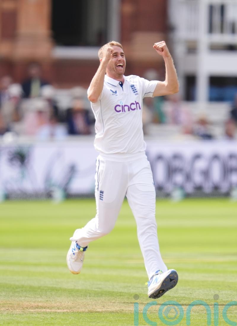 Olly Stone ends Dimuth Karunaratne&rsquo;s resistance as England eye Lord&rsquo;s victory