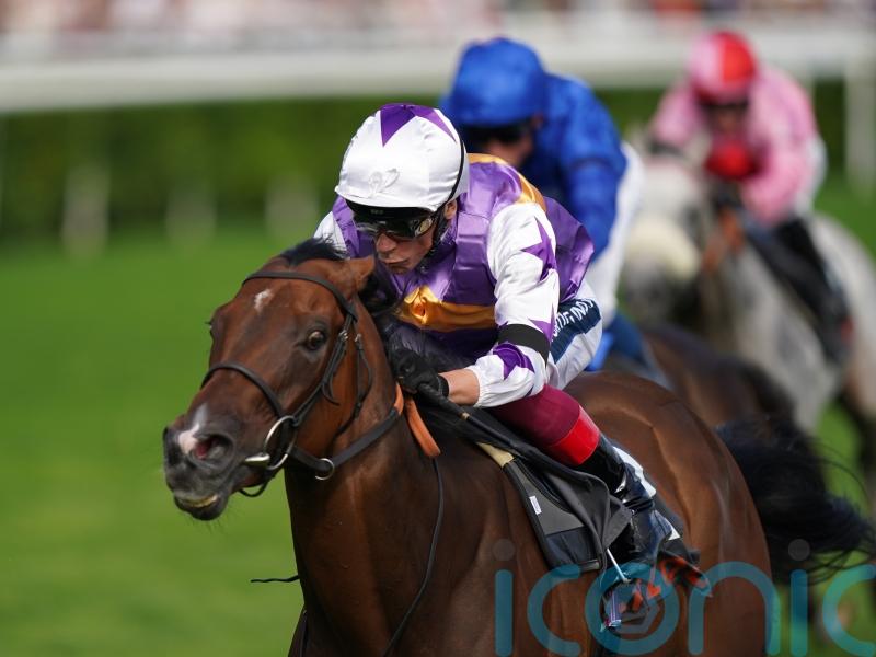 Kinross and Lead Artist doing battle in Park Stakes