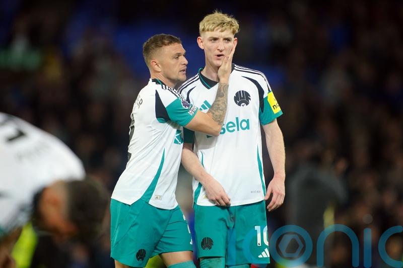 Anthony Gordon sees penalty saved as Newcastle held by former club Everton