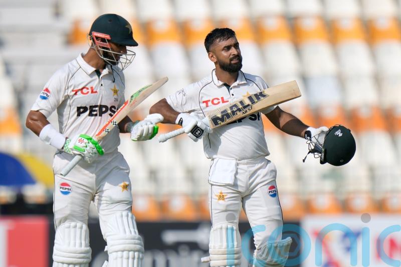 England feel the heat in opening Test as Pakistan pile on runs in baking Multan
