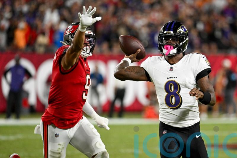 Lamar Jackson leads Baltimore Ravens to fifth straight victory