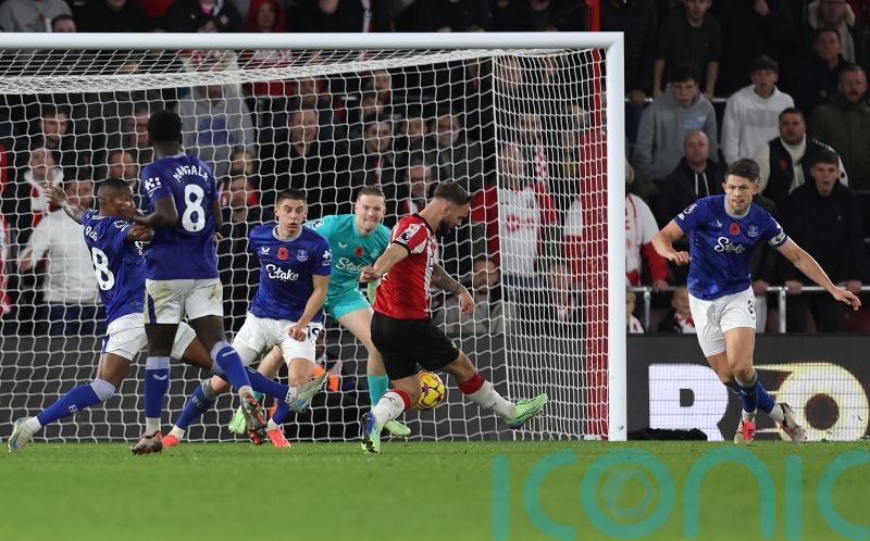 Southampton beat Everton with late winner to claim first league victory