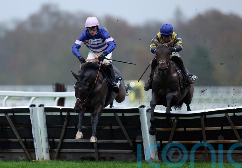 Lucky Place boosts Seven Barrows with Ascot Hurdle victory