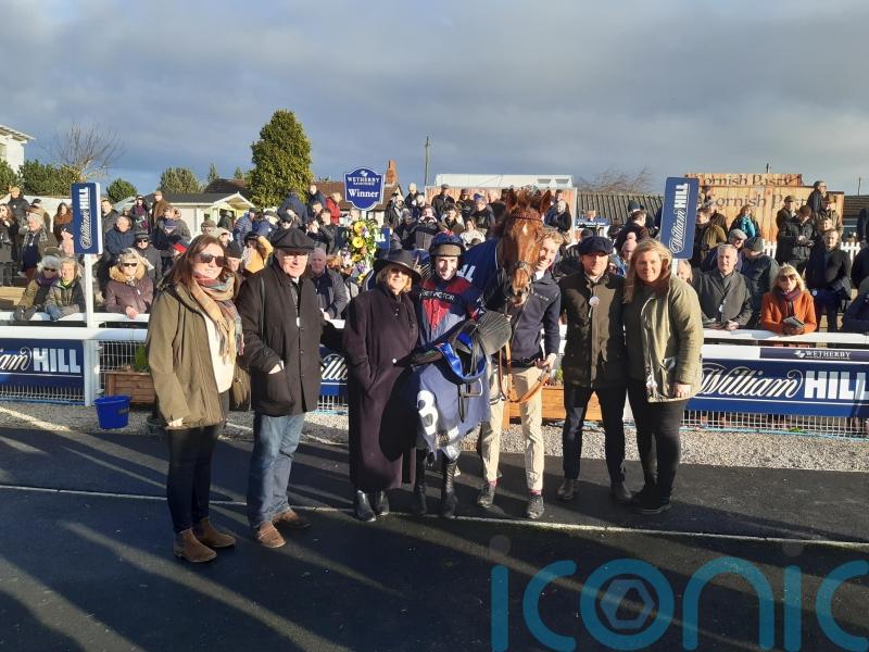 Colonel Harry heads 16 chasing Newbury Gold