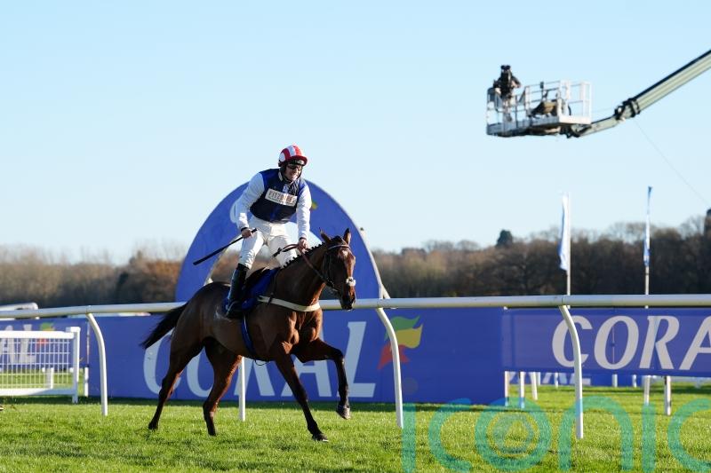 The Jukebox Man proves a big hit on fencing bow