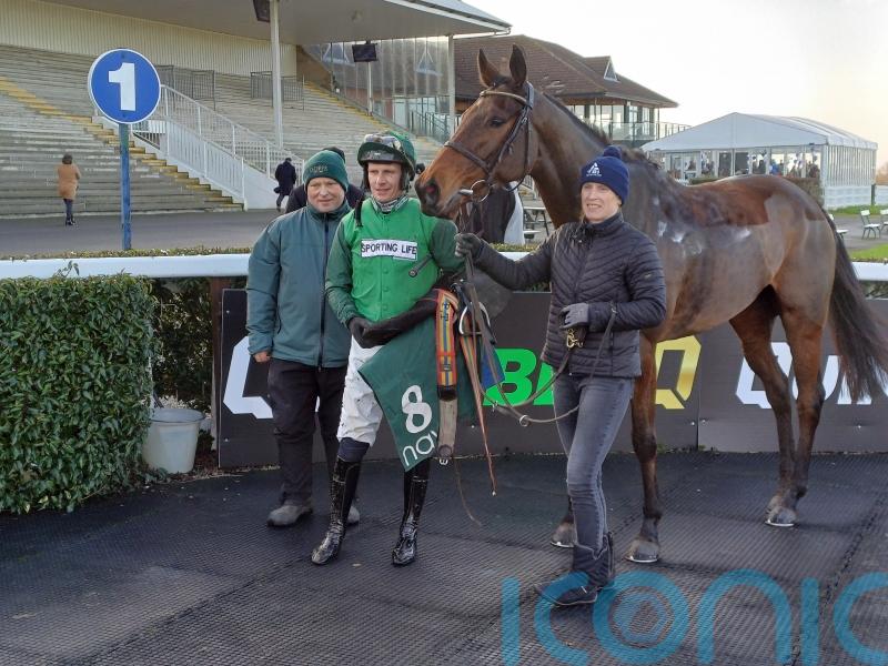 Jasmin De Vaux gets off the mark over hurdles