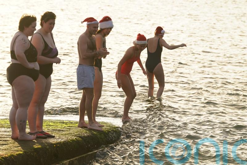 Dubliners brave &lsquo;very cold&rsquo; Christmas sea swim