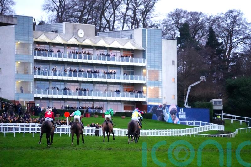 Cold snap means Sandown card hinges on morning inspection