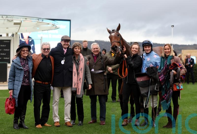 Trainer Paul Robson recovering after suffering fractured pelvis in riding accident