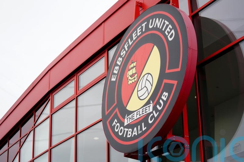 Ten-man Ebbsfleet hold on for point against Yeovil
