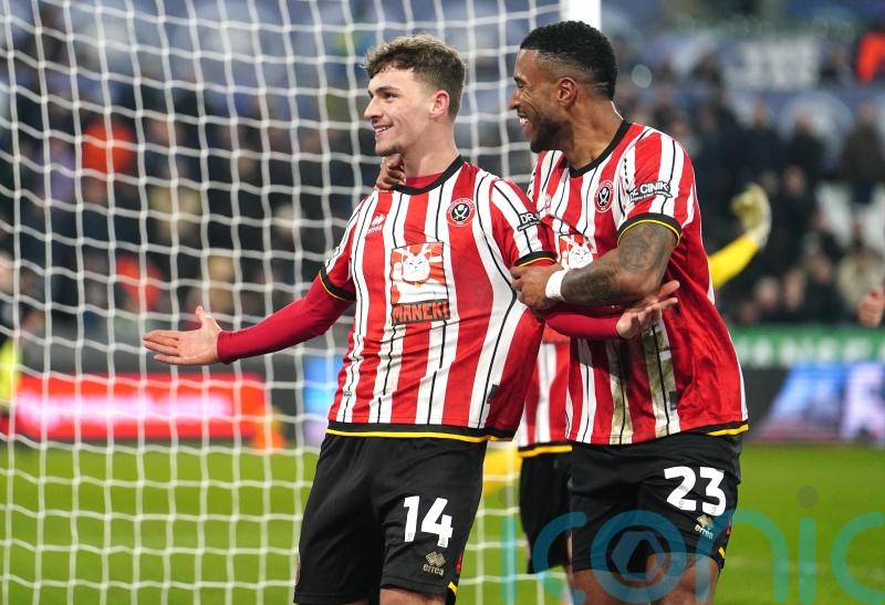 Sheffield United go top after coming from behind to beat 10-man Swansea