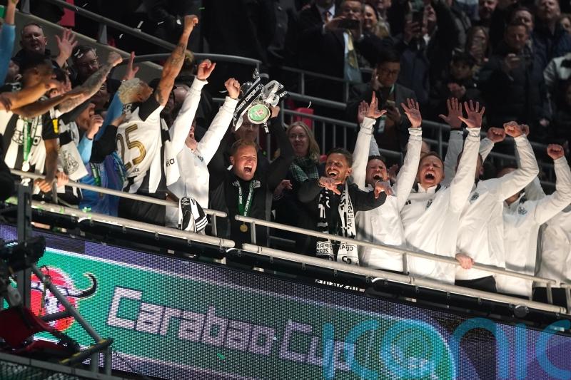 Eddie Howe ends long wait for an English manager to lift major men&rsquo;s trophy