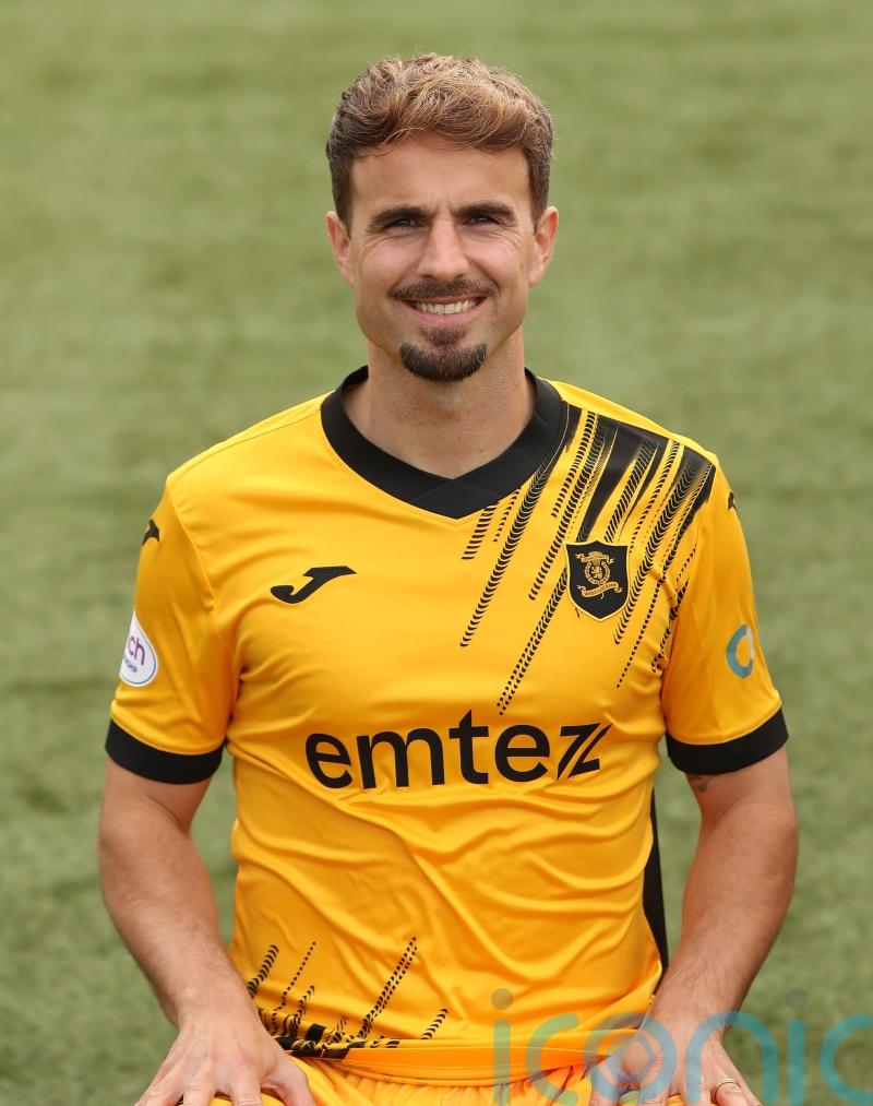 Livingston keep up pursuit of Falkirk with late Andrew Shinnie winner