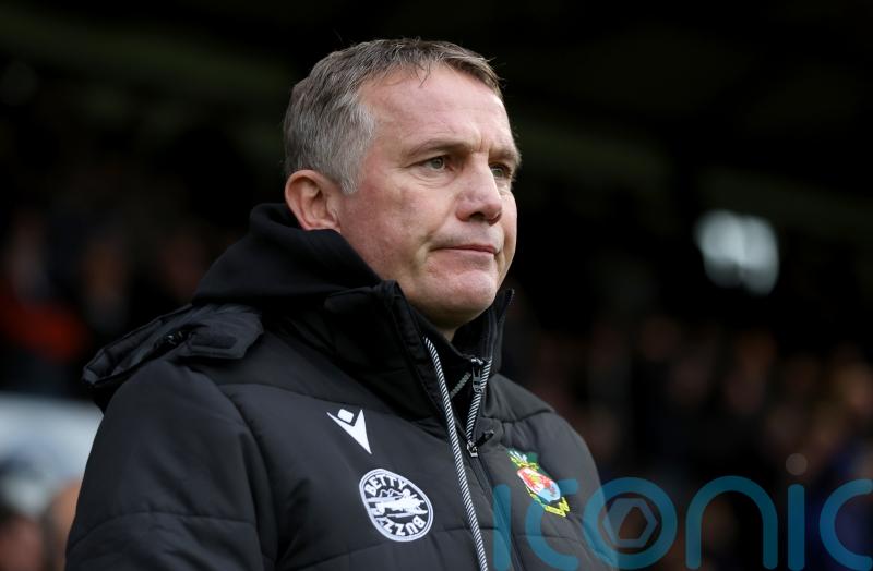 Wrexham boss Phil Parkinson &lsquo;raging&rsquo; over refereeing decisions in Cambridge draw