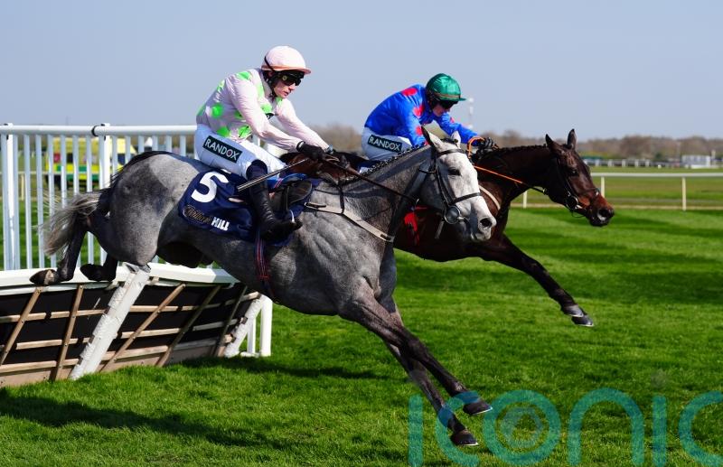 Lossiemouth takes full advantage, as Constitution Hill falls again