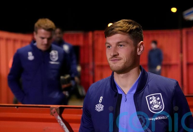 Huddersfield return to winning ways against Mansfield