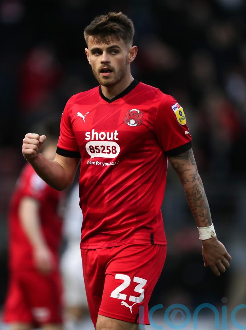 Charlie Kelman&rsquo;s double keeps Orient&rsquo;s play-off charge on track