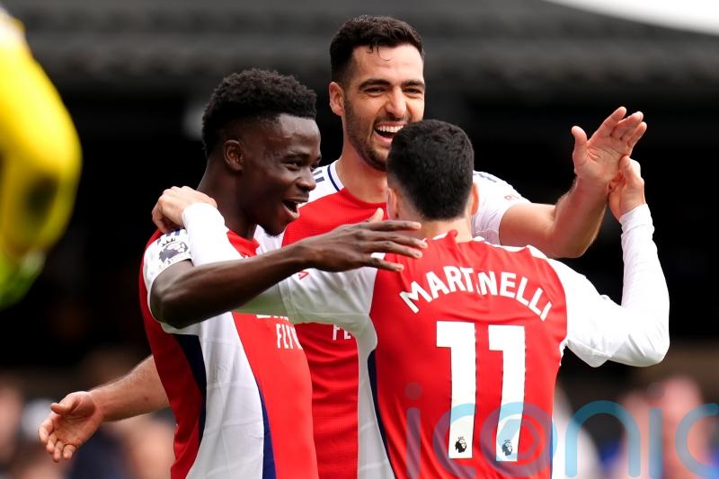 Arsenal crush 10-man Ipswich to delay Liverpool&rsquo;s Premier League title party