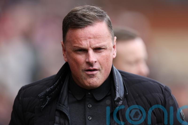 Leyton Orient remain on course for play-offs but dent Wycombe&rsquo;s promotion hopes