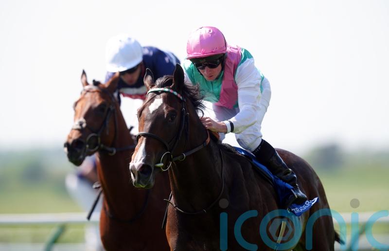 Cosmic Year stays unbeaten with comfortable Newmarket success