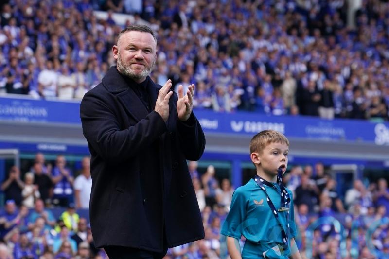 Wayne Rooney gets stick from Toffees as great and good say goodbye to Goodison