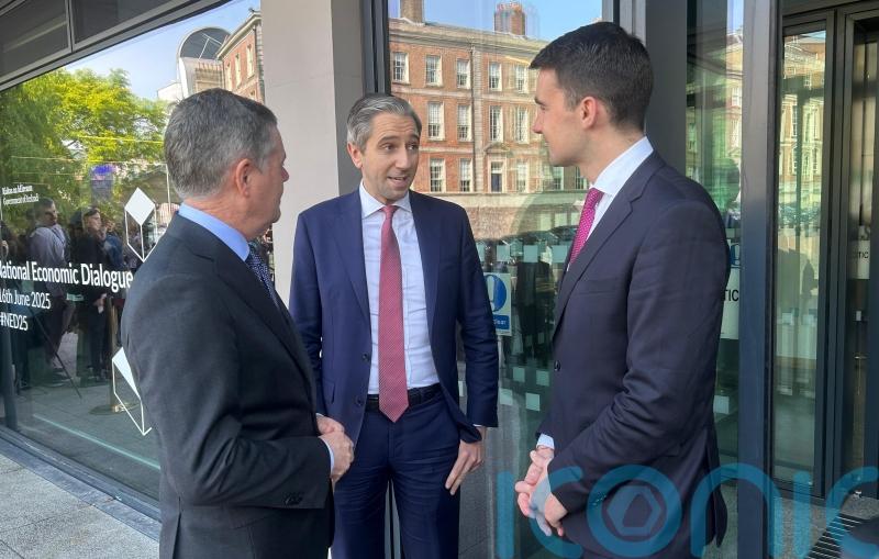 Harris warns of &lsquo;dark cloud on the horizon&rsquo; amid US tariff threat