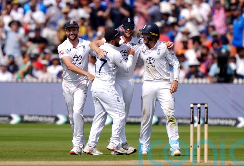 England&rsquo;s clash with India heading for nerve-shredding conclusion