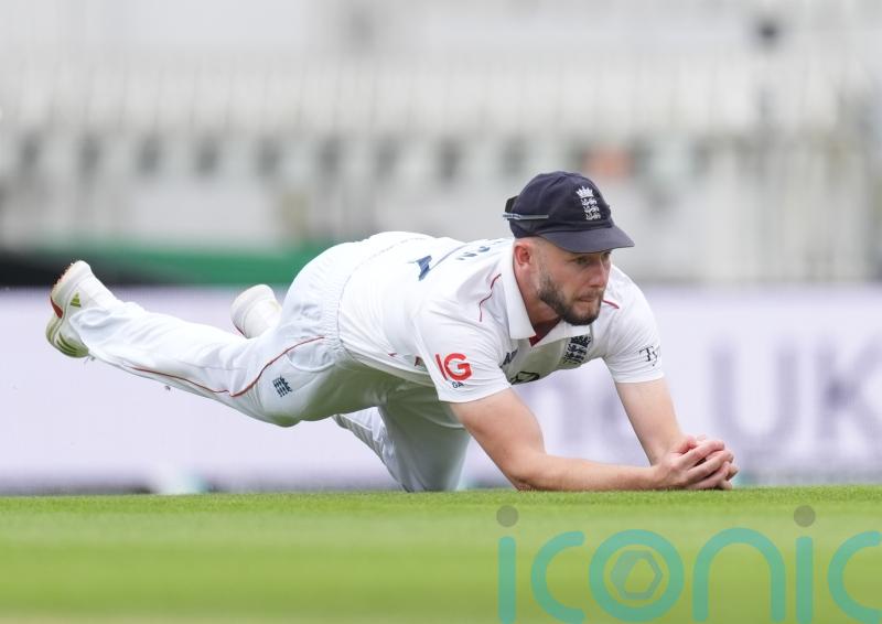 Toothless England attack struggle as India build 166-run lead by lunch