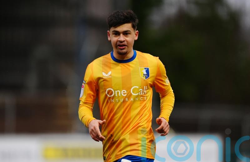 Caylan Vickers keeps Barnsley flying high with winner at Peterborough