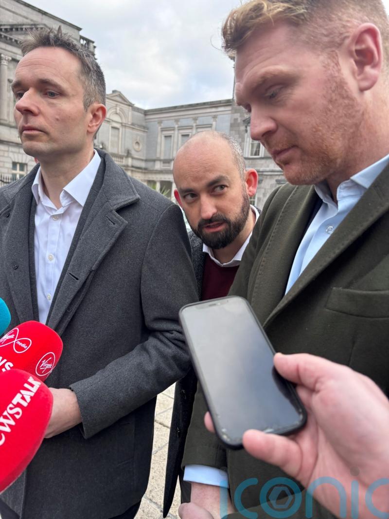 Hayes apologises for wearing &lsquo;brown makeup&rsquo; in Obama impersonation