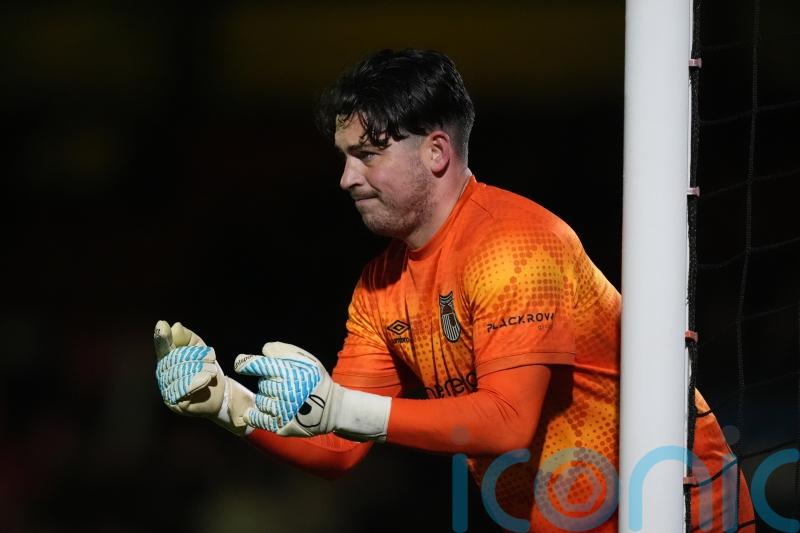 Christy Pym sent off as Grimsby are beaten by Chesterfield