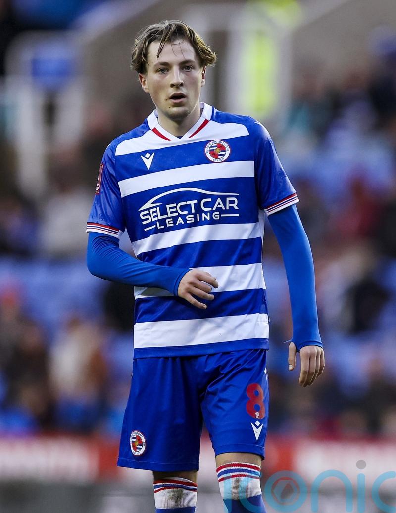 Charlie Savage stunner helps Reading share spoils with Rotherham