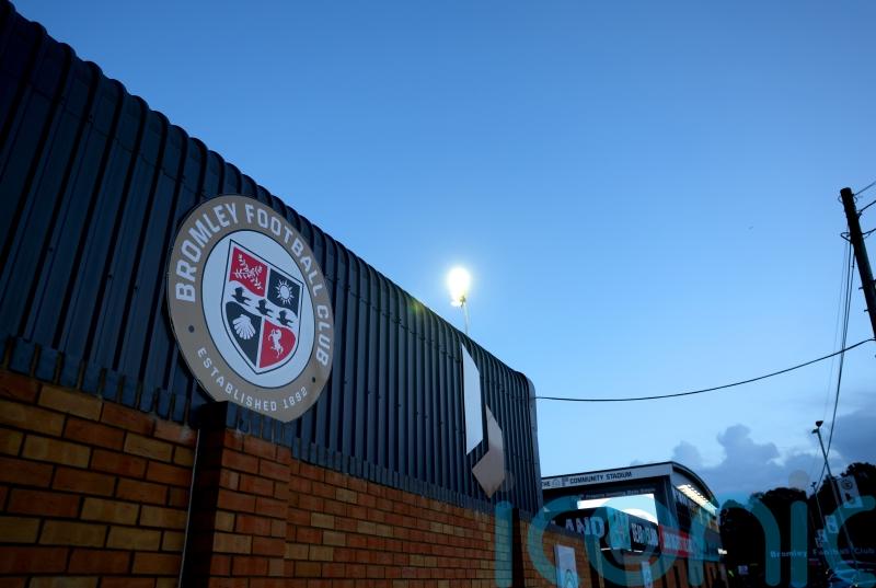 Leaders Bromley drop more points with draw against Oldham